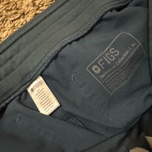 XL FIGS Livingston XL